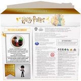 Spin Master HARRY POTTER - WIZARDING WORLD - HARRY POTTER MAGICAL MINIS - Set Aula de las Pociones con 1 figura Harry Potter Exclusiva 8 cm y 3 Accesorios - 6061847 - Juguetes Niños 5 Años +, Muñecos Wizarding World HARRY POTTER - - HARRY POTTER MAGICAL MINIS - Set Aula de las Pociones con 1 figura Harry Potter Exclusiva 8 cm y 3 Accesorios - 6061847 - Juguetes Niños 5 Años +, Acción / Aventura, 5 año(s), Multicolor