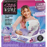 Spin Master Cool Maker, Stitch ‘N Style Fashion Studio, juguete de máquina de coser ya enhebrada con tela y estampados que se transfieren con agua, juguetes artísticos y de manualidades para niñas Cool Maker , Stitch ‘N Style Fashion Studio, juguete de máquina de coser ya enhebrada con tela y estampados que se transfieren con agua, juguetes artísticos y de manualidades para niñas, Kit de costura para niños, 8 año(s), Necesita pilas, Multicolor