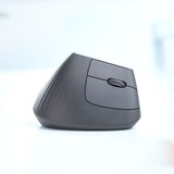 Logitech MX Vertical, Ratón negro/Plateado, mano derecha, Óptico, RF Wireless + Bluetooth, 4000 DPI, Grafito