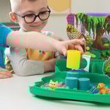 Spin Master Kinetic Sand, Parque para cachorros de excavación, 680 g de arena de juego, herramientas multiusos con forma de cachorros, 2 herramientas para la arena, estuche de almacenamiento reutilizable, juguetes sensoriales para niños y niñas a partir de 3 años 