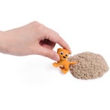 Spin Master Kinetic Sand, Parque para cachorros de excavación, 680 g de arena de juego, herramientas multiusos con forma de cachorros, 2 herramientas para la arena, estuche de almacenamiento reutilizable, juguetes sensoriales para niños y niñas a partir de 3 años 