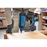 Bosch Grapadora de madera a batería GTH 18V-38 2M Professional solo, 18Volt, Engrapadora eléctrica azul/Negro