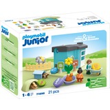 PLAYMOBIL Junior: Residencia para animales con dispensador de comida, Juegos de construcción 