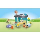 PLAYMOBIL Junior: Residencia para animales con dispensador de comida, Juegos de construcción 