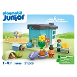 PLAYMOBIL Junior: Residencia para animales con dispensador de comida, Juegos de construcción 