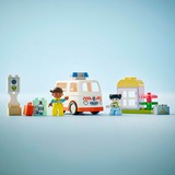 LEGO Ambulancia y Conductor, Juegos de construcción Juego de construcción, 2 año(s), Plástico, 19 pieza(s), 417 g