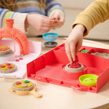 Spin Master KINETIC SAND - KIT APLASTA LA PIZZA: 452 g de Arena Mágica en 4 Colores + Accesorios - Juegos Infantiles - 6072551 - Manualidades niños - Juguetes Niños 5 Años + - Regalo Niño 5 Años +, Juego de arena Kinetic Sand - KIT APLASTA LA PIZZA: 452 g de Arena Mágica en 4 Colores + Accesorios - Juegos Infantiles - 6072551 - Manualidades niños - Juguetes Niños 5 Años + - Regalo Niño 5 Años +, Kit de manualidades para niños, 5 año(s), Multicolor, 9 pieza(s)
