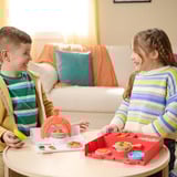 Spin Master KINETIC SAND - KIT APLASTA LA PIZZA: 452 g de Arena Mágica en 4 Colores + Accesorios - Juegos Infantiles - Manualidades niños - Juguetes Niños 5 Años + - Regalo Niño 5 Años + - Arena Kinetica, Juego de arena 