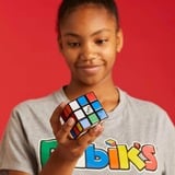Spin Master Rubiks - Cubo de Rubik 3X3 - Juego de Rompecabezas, Cubo Mágico para Desafiar la Mente - Juguetes Niños 8 años + - Regalo Niño 8 años +, Juego de destreza Rubik’s Rubiks - Cubo de Rubik 3X3 - Juego de Rompecabezas, Cubo Mágico para Desafiar la Mente - Juguetes Niños 8 años + - Regalo Niño 8 años +, Cubo de Rubik, 8 año(s)