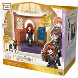 Spin Master HARRY POTTER -WIZARDING WORLD- HARRY POTTER MAGICAL MINIS - Set Aula de Encantamientos con 1 muñeca Hermione Granger Exclusiva 8 cm y 3 Accesorios - 6061846 - Juguetes Niños 5 Años +, Muñecos Wizarding World HARRY POTTER - - HARRY POTTER MAGICAL MINIS - Set Aula de Encantamientos con 1 muñeca Hermione Granger Exclusiva 8 cm y 3 Accesorios - 6061846 - Juguetes Niños 5 Años +, Acción / Aventura, 5 año(s), Multicolor