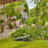 GARDENA Caja de manguera Undercover RollUp M, 20 metros, Soporte para manguera negro/Turquesa