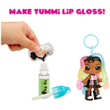 MGA Entertainment Yummiland Lip Gloss Doll Sour Sweeties - Sasha Sourworms, Muñecos Minifigura, Femenino, 4 año(s), Niño/niña, Multicolor