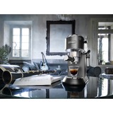 DeLonghi Dedica Style EC 685.BK Semi-automática Máquina espresso 1,1 L, Cafetera espresso negro/Plateado brillante, Máquina espresso, 1,1 L, Dosis de café, De café molido, 1300 W, Negro, Plata