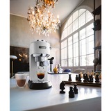 DeLonghi Dedica Style EC 685.W Semi-automática Máquina espresso 1,1 L, Cafetera espresso blanco/Plateado brillante, Máquina espresso, 1,1 L, Dosis de café, De café molido, 1300 W, Negro, Plata, Blanco