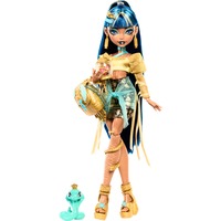 Mattel HXH74, Muñecos